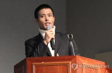 안산 국민소통포럼에서 강연하는 수잔 샤키야