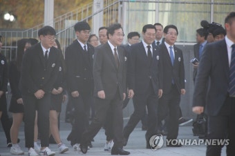 광주학생독립운동 기념식 입장하는 이낙연 총리