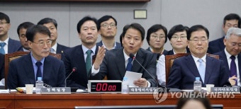 국감, 질의에 답하는 임종석 비서실장