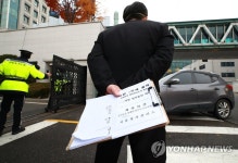 정부청사 입구 차량 2부제 확인