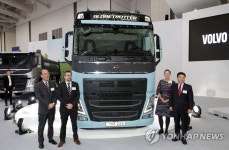 볼보트럭코리아 친환경 트럭 FH LNG 공개