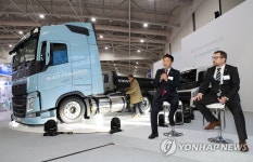 볼보트럭코리아 친환경 트럭 FH LNG 공개