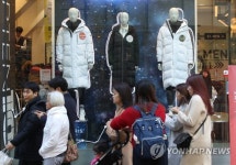 주말 백화점 겨울옷 특가전…롱패딩·모피 할인 판매