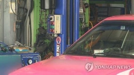 차량수리 지켜보다 부품 맞아 시력장애…정비소에 60% 책임