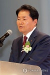 인사말 하는 김병원 회장