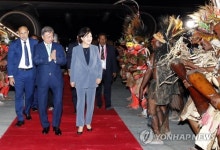 문대통령, 파푸아뉴기니 도착…내일 시진핑과 정상회담