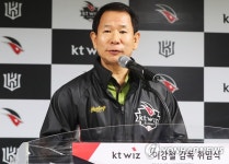 인사말 하는 유태열 케이티스포츠 대표