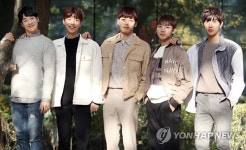 더맨블랙, 훈남모임