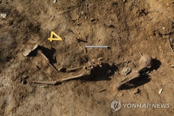 DMZ 화살머리고지서 전사자 유해 5구 추가 발견…첫 완전유해도
