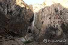 방북단이 찾은 구룡폭포