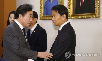 대화하는 이낙연 국무총리와 임종석 비서실장