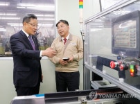 울산지역 스마트공장 둘러보는 최수규 차관
