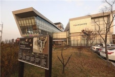 [길따라 멋따라] 석양의 로맨틱…레일 따라 펼쳐지는 왕송호수 나들이