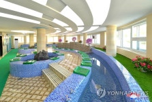 북한 강서약수공장에 약수목욕탕 새로 준공
