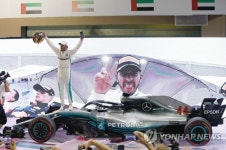 시즌 11승 해밀턴, 아부다비 F1 그랑프리 우승…슈마허 넘을까