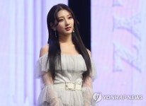 포즈 취하는 러블리즈 예인