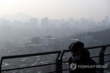 마스크 챙기세요 전국 미세먼지 짙어…일교차도 주의