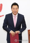 질문에 답하는 오세훈