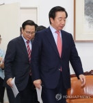 예산안 합의문 발표, 입장하는 홍영표와 김성태