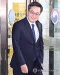 정부세종청사 나서는 김동연 부총리