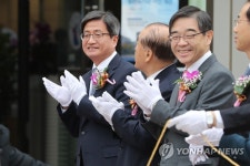 법원도서관 찾은 김명수 대법원장
