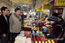 광주 양동시장 방문한 이낙연 총리