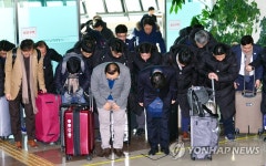 인사하는 남측 조사단