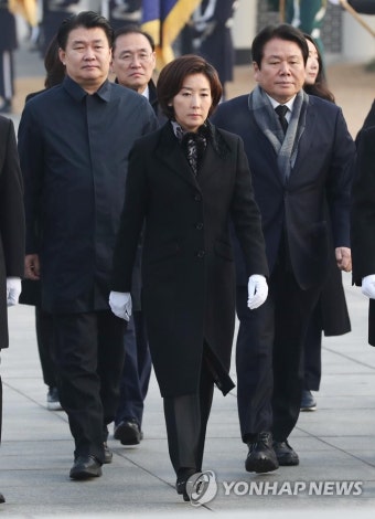 나경원 원내대표, 신임 원내지도부와 현충원 참배