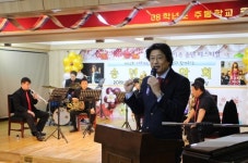 장애학교서 15년째 음악 산타 변신하는 강마에 서희태