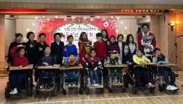 강마에 모델 서희태, 장애학교서 15년째 음악 산타 변신(종합)