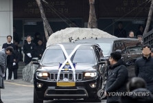 대성고 나서는 운구차량