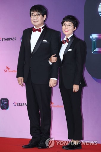 베스트 엔터테이너 상 받은 최양락-팽현숙 부부