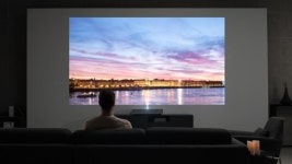 한뼘 거리에 대화면이…LG, 초단초점 4K 프로젝터 공개