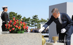 제주4·3 70주년…동백꽃 물결 타고 평화·인권 메시지 만방에