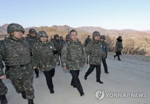 문 대통령, 남북도로 개설현장 시찰