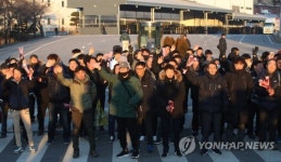 감사합니다. 잊지 않겠습니다 쌍용차 해고자 첫 출근