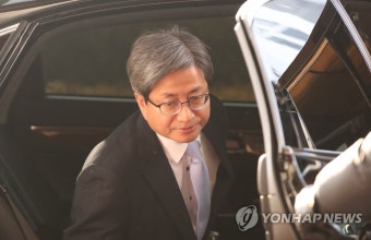 출근하는 김명수 대법원장...이번주 양승태 소환