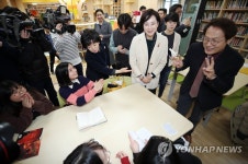 학교 공간혁신 우수학교 찾은 유은혜 부총리