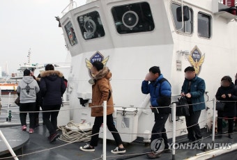 통영 사고해역 향하는 실종자 가족