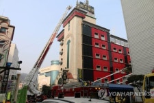 원주 단계동 모텔서 불…7명 구조·2명 연기흡입(종합)