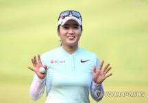 인사하는 한진선