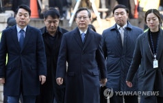 굳은 표정의 박병대 전 대법관
