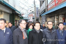 청계천 공구 상가 방문한 정동영 대표