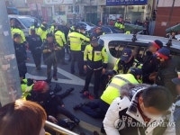 부산 재개발 반대 집회장 교통사고…집회자·경찰 20여명 부상(1보)