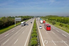 獨 아우토반 시속 130㎞ 속도제한 제안에 찬반 팽팽