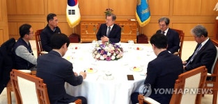문 대통령, 양대 노총 위원장과 만나