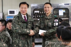 바른미래, 설맞이 연천 군부대 방문…장병 격려(종합)