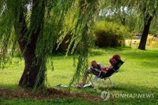 평일 여가시간 3.3시간으로 늘어…여가비 월 15만1천원