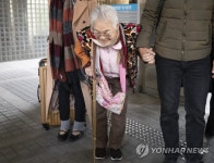 고마움 표하는 김옥순 할머니