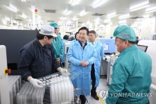 홍종학 장관, 구미 중소기업 공장 방문